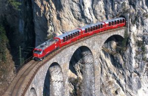 Il Trenino Rosso del Bernina: molto più di un viaggio in treno