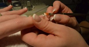 Unghie: si registra il boom dei servizi di manicure e pedicure