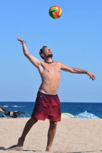 Beach volley: mette a rischio caviglie, ginocchia e arti superiori