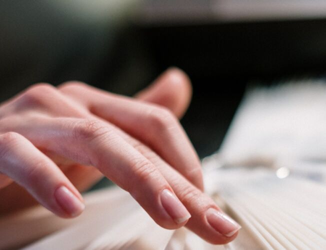 Analisi delle unghie: ecco cosa rivelano sulla nostra salute