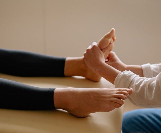 Massaggio riflesso del piede: benefici e a chi serve