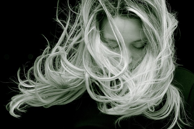 La routine idratante per capelli disidratati perfetta per il rientro post-estate