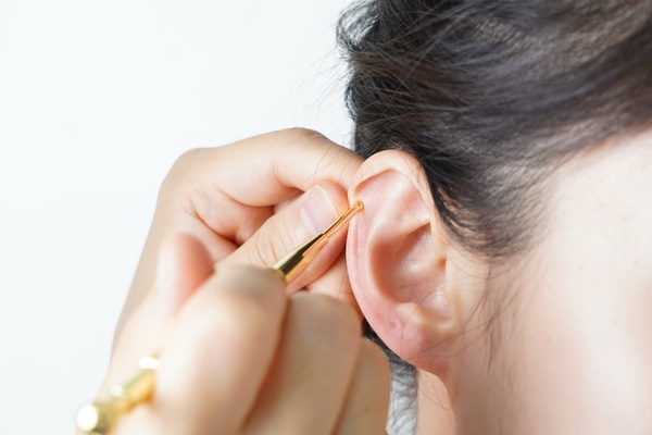Auricoloterapia, cos’è e a cosa serve davvero